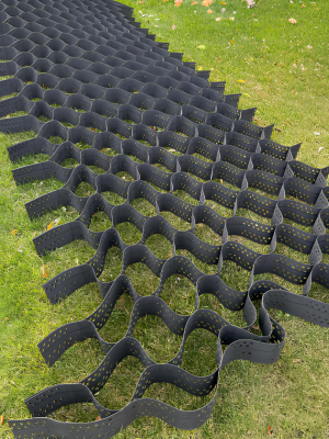 георешітка для укріплення схилу